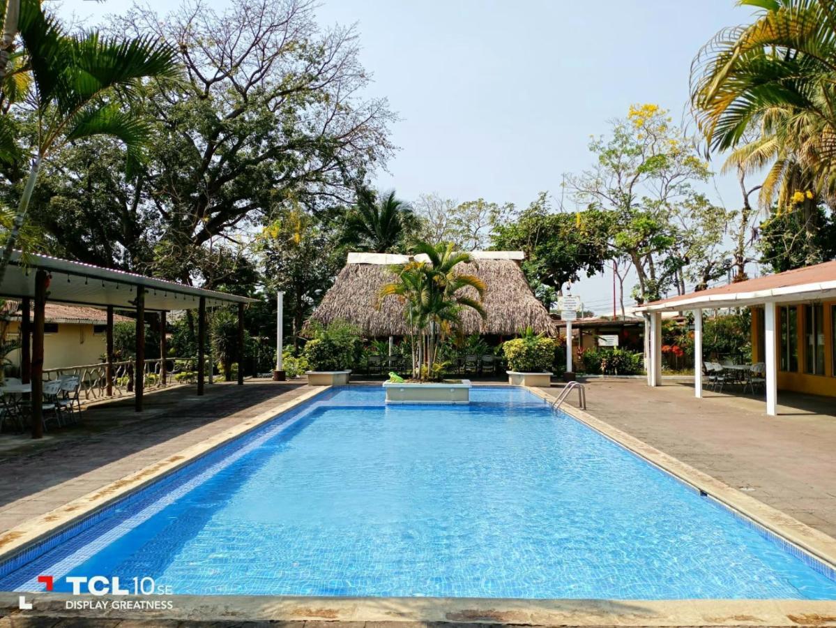 Hotel La Colonia Retalhuleu Esterno foto
