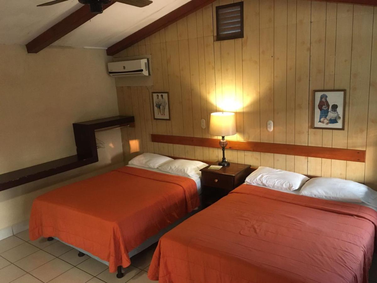 Hotel La Colonia Retalhuleu Esterno foto