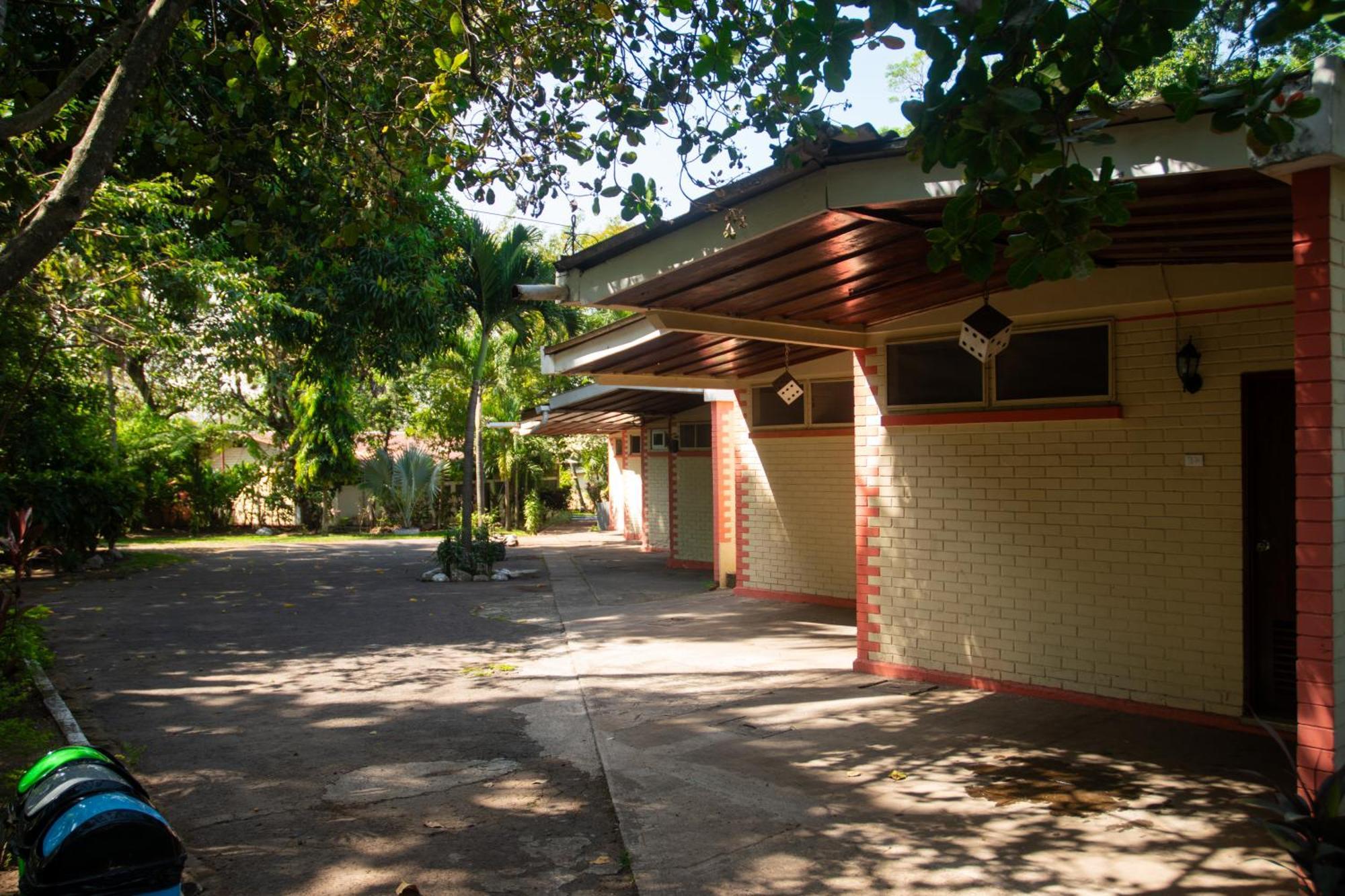 Hotel La Colonia Retalhuleu Esterno foto