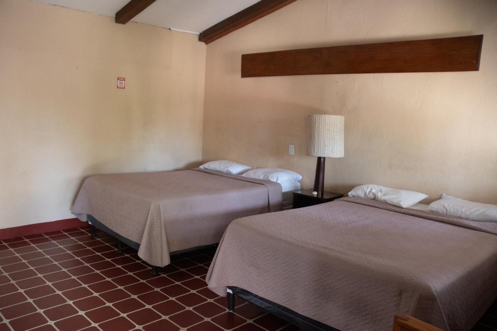 Hotel La Colonia Retalhuleu Esterno foto
