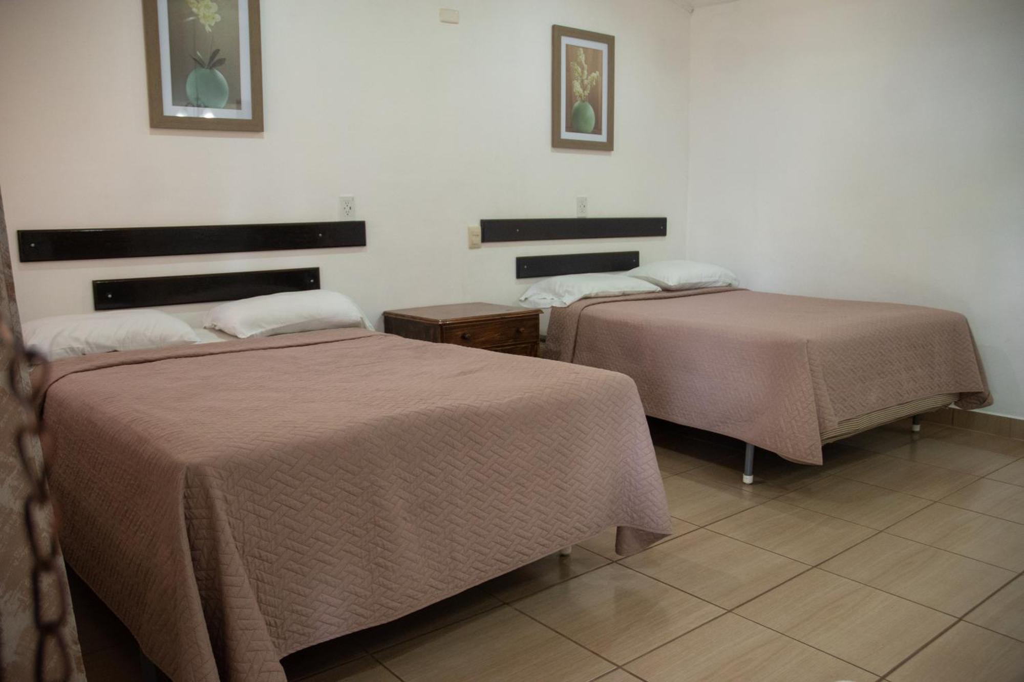 Hotel La Colonia Retalhuleu Esterno foto